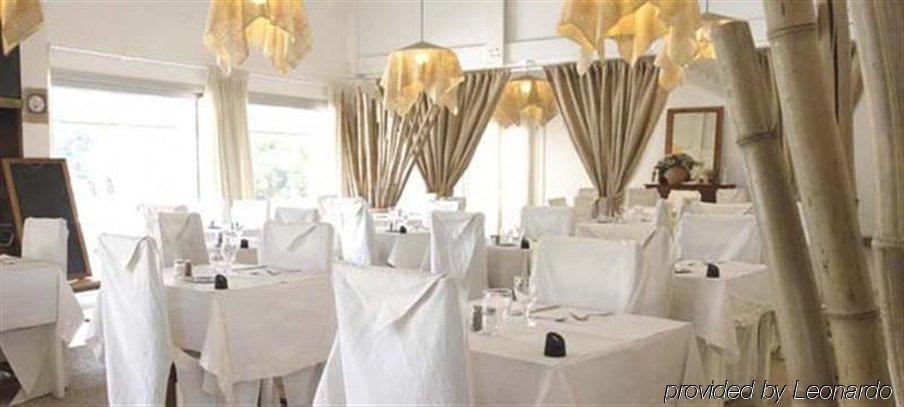 Kyriad Saintes Restaurant foto